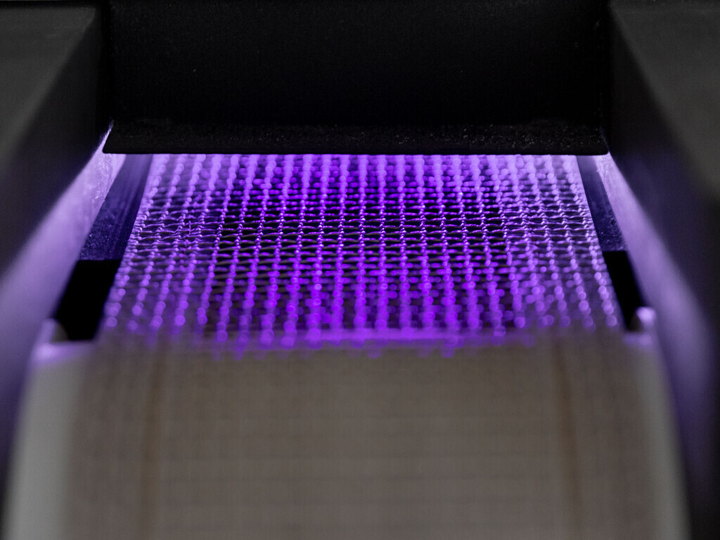 lambson-UV lamp-crop5499x4130-crop3387x2623-resize1024x768.jpg